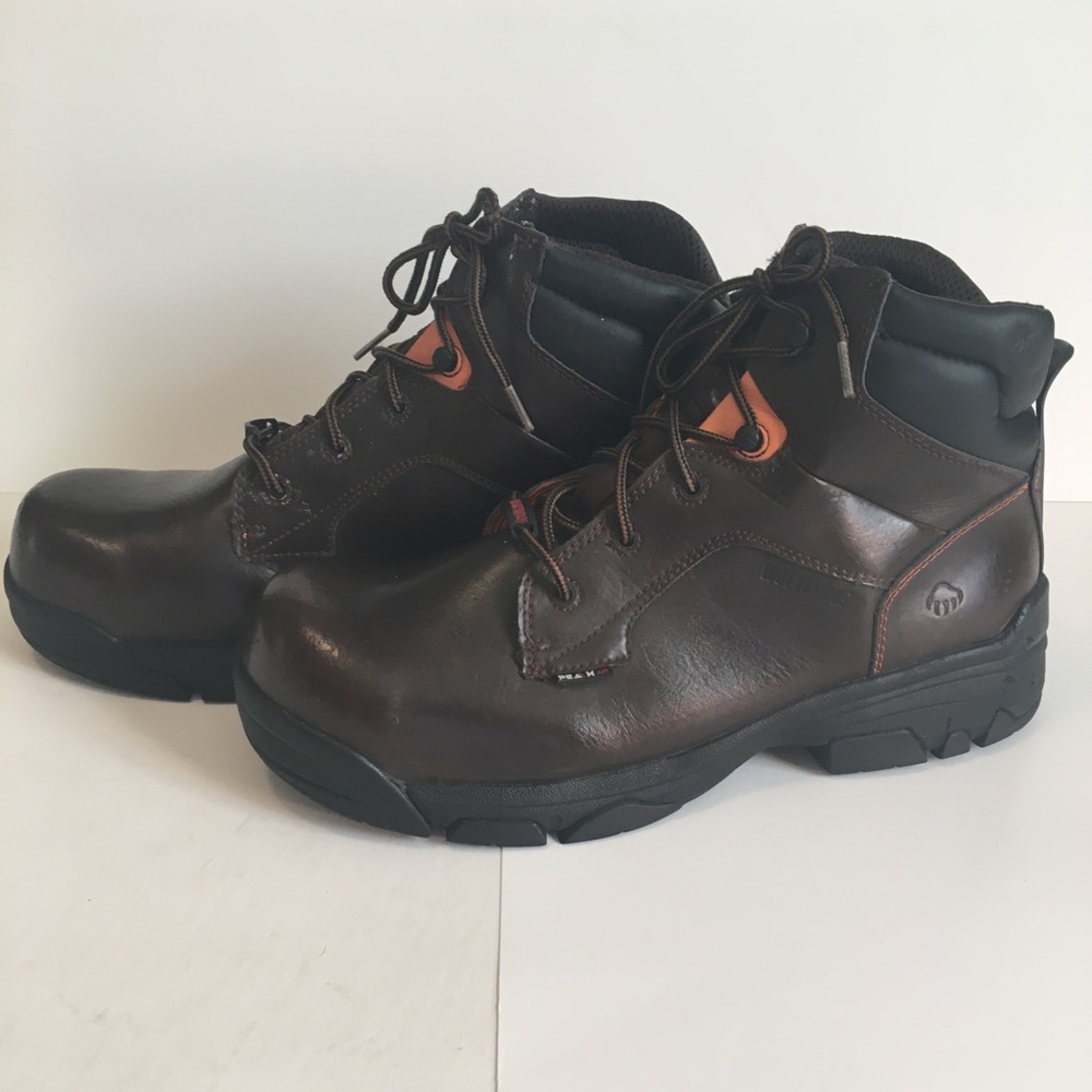 Wolverine men’s work boots. F2413-11
